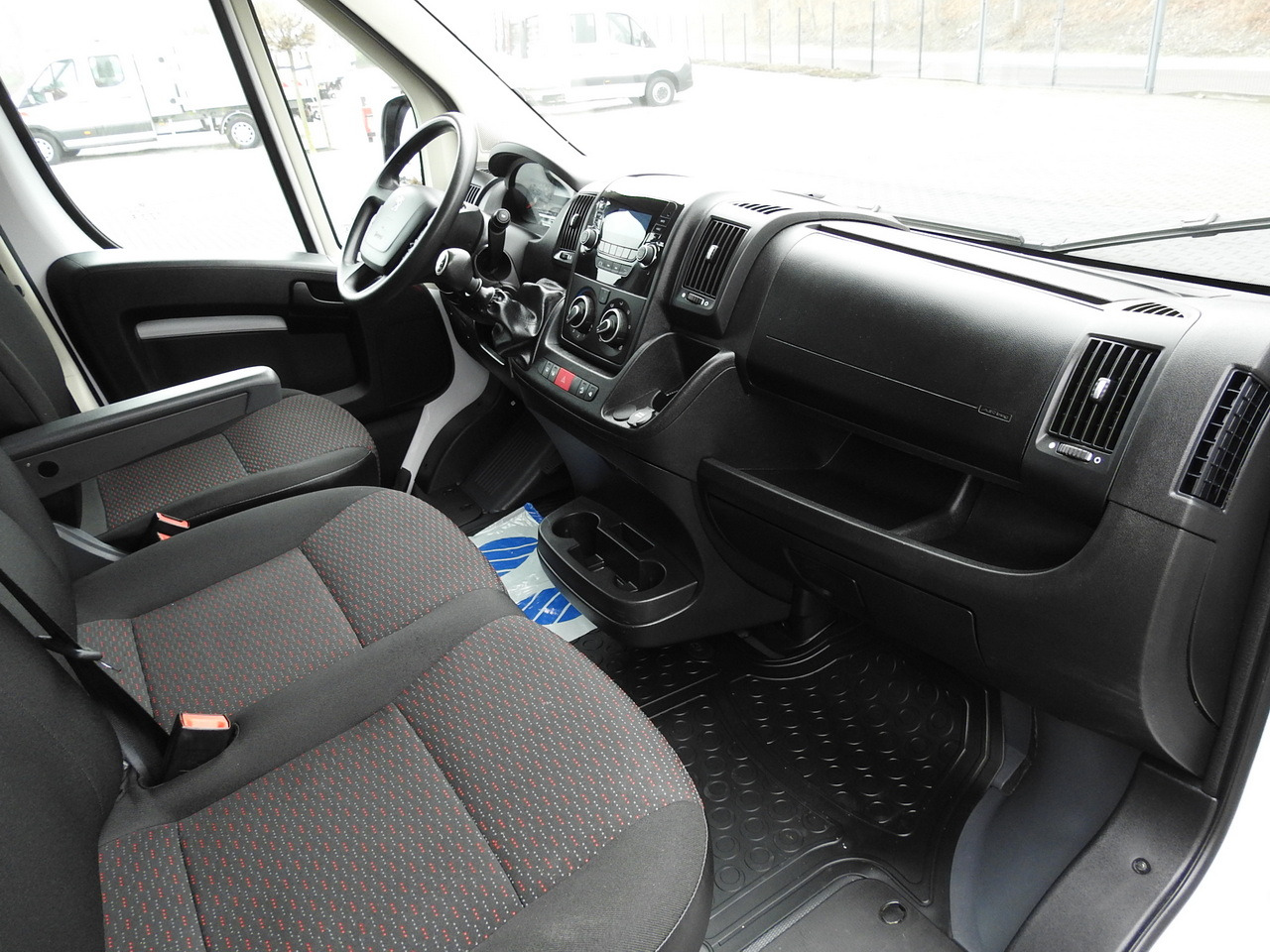 Crédit-bail PEUGEOT BOXER BOX LIFT 8 PALLETS CRUISE CONTROL AIR CONDITIONING  140HP PEUGEOT BOXER BOX LIFT 8 PALLETS CRUISE CONTROL AIR CONDITIONING  140HP: photos 35