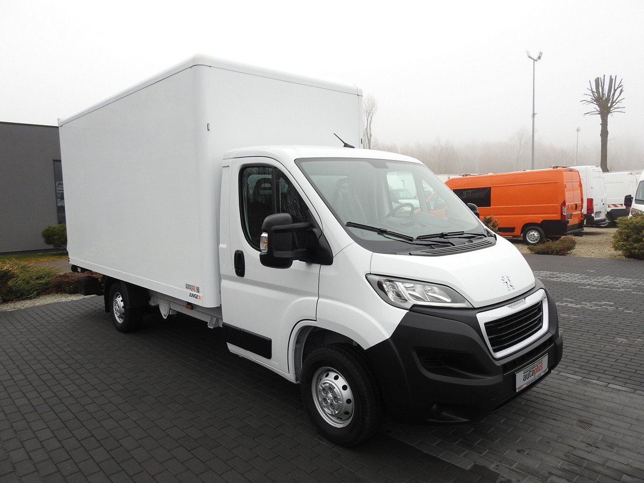 PEUGEOT BOXER BOX LIFT 8 PALLETS CRUISE CONTROL AIR CONDITIONING  140HP - Véhicule utilitaire frigorifique: photos 4 PEUGEOT BOXER BOX LIFT 8 PALLETS CRUISE CONTROL AIR CONDITIONING  140HP - Véhicule utilitaire frigorifique: photos 4