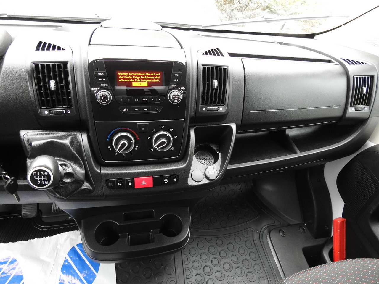 Crédit-bail PEUGEOT BOXER BOX LIFT 8 PALLETS CRUISE CONTROL AIR CONDITIONING  140HP PEUGEOT BOXER BOX LIFT 8 PALLETS CRUISE CONTROL AIR CONDITIONING  140HP: photos 30