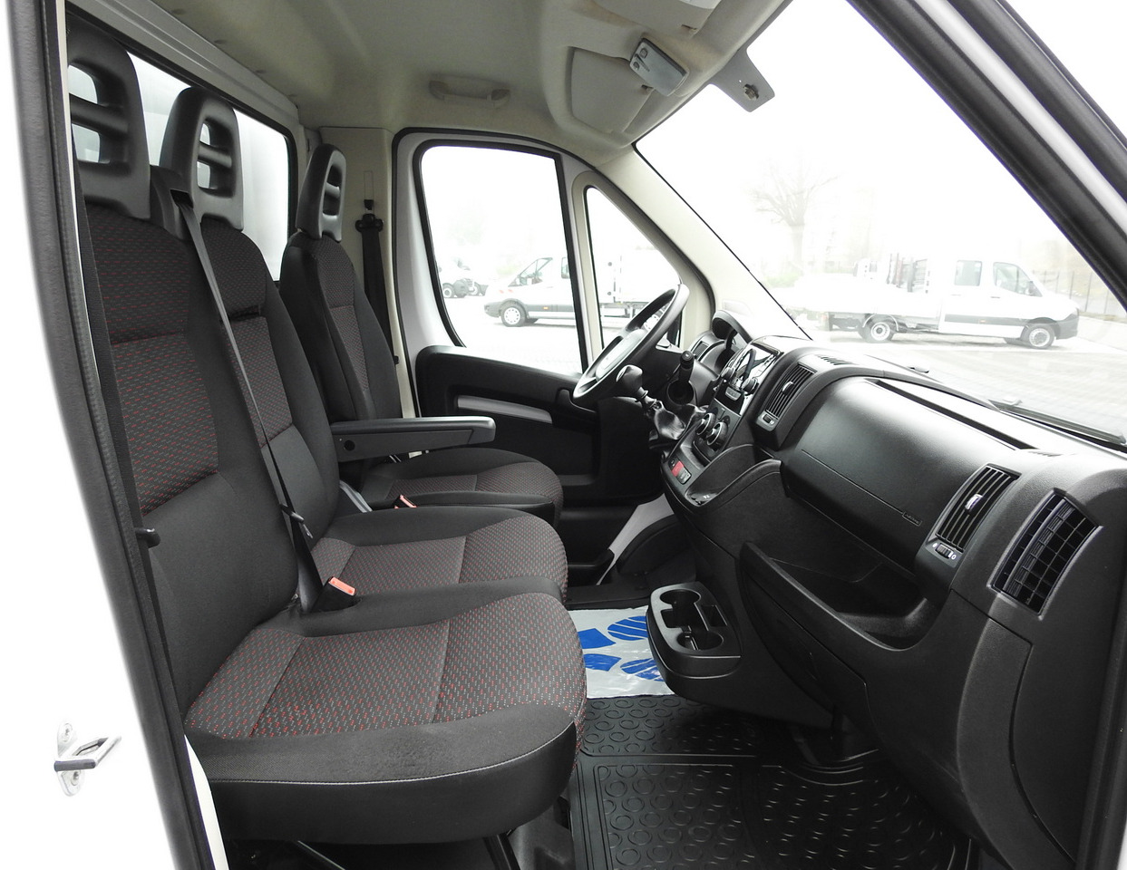 Crédit-bail PEUGEOT BOXER BOX LIFT 8 PALLETS CRUISE CONTROL AIR CONDITIONING  140HP PEUGEOT BOXER BOX LIFT 8 PALLETS CRUISE CONTROL AIR CONDITIONING  140HP: photos 33