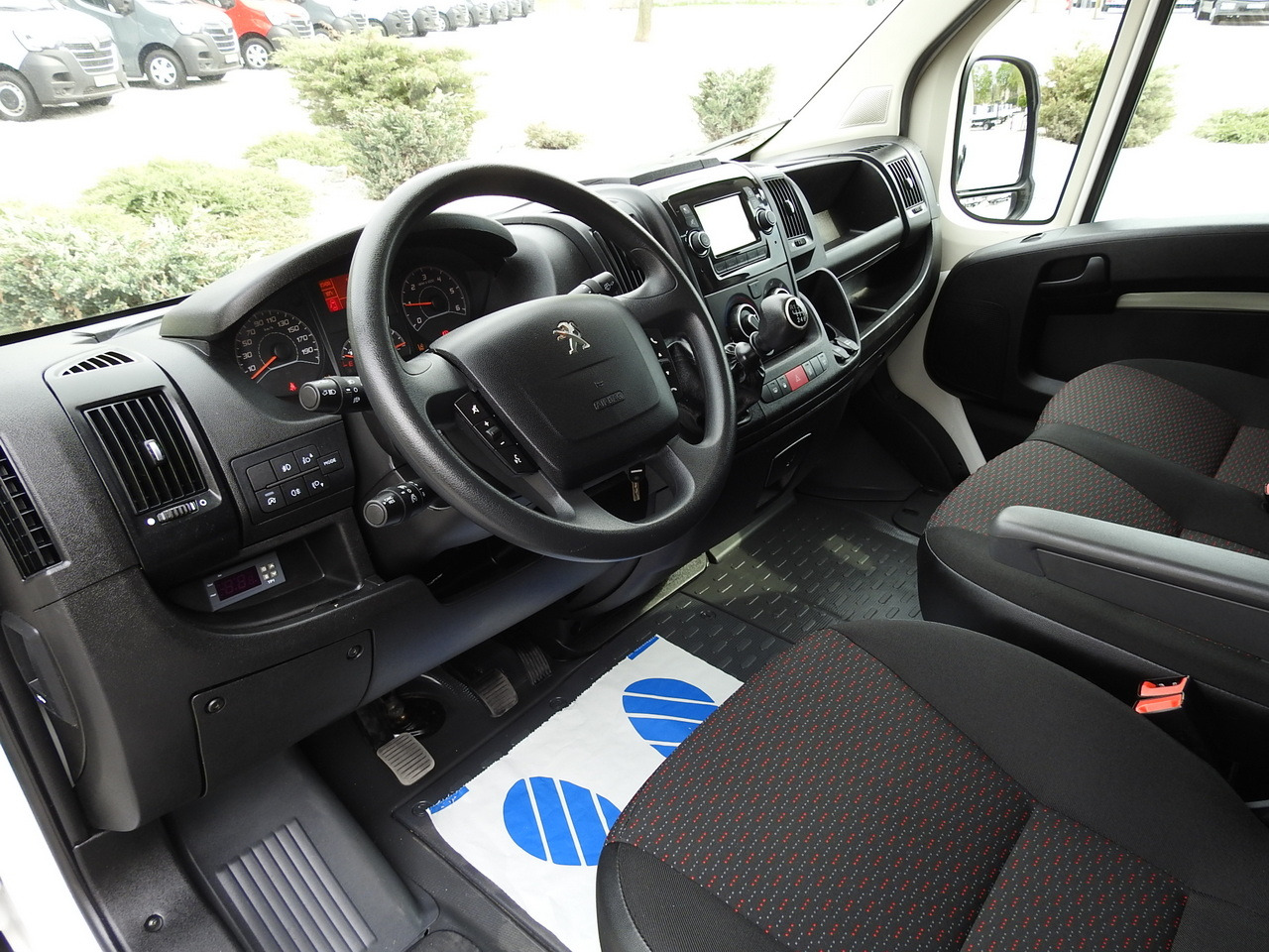 PEUGEOT BOXER REFRIGERATOR VAN 0*C CRUISE CONTROL NAVIGATION AIR CONDITIONING  135HP - Véhicule utilitaire frigorifique: photos 2 PEUGEOT BOXER REFRIGERATOR VAN 0*C CRUISE CONTROL NAVIGATION AIR CONDITIONING  135HP - Véhicule utilitaire frigorifique: photos 2