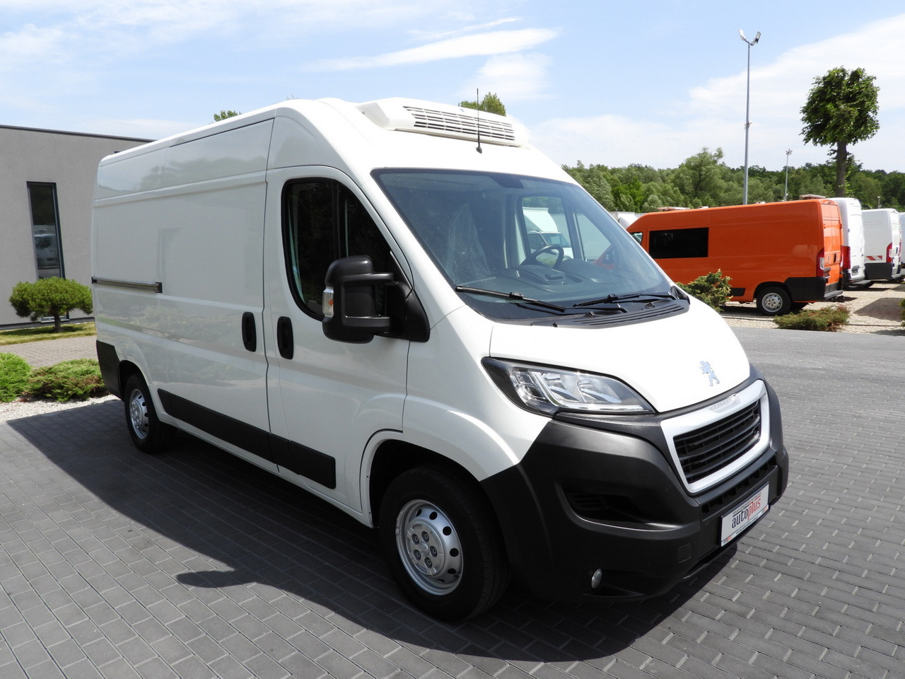 PEUGEOT BOXER  REFRIGERATOR VAN -10*C CRUISE CONTROL AIR CONDITIONING  130HP - Véhicule utilitaire frigorifique: photos 4 PEUGEOT BOXER  REFRIGERATOR VAN -10*C CRUISE CONTROL AIR CONDITIONING  130HP - Véhicule utilitaire frigorifique: photos 4