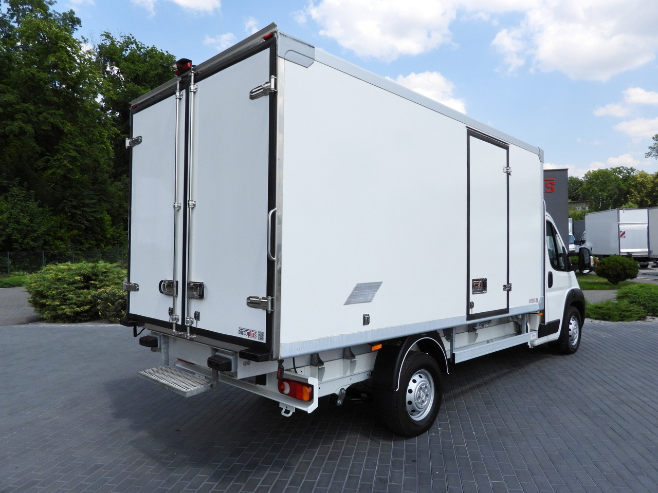 PEUGEOT BOXER REGRIGERATOR BOX 0*C 8 PALLETS CRUISE CONTROL LED LIGHTS AIR CONDITIONING 165HP - Véhicule utilitaire frigorifique: photos 3 PEUGEOT BOXER REGRIGERATOR BOX 0*C 8 PALLETS CRUISE CONTROL LED LIGHTS AIR CONDITIONING 165HP - Véhicule utilitaire frigorifique: photos 3