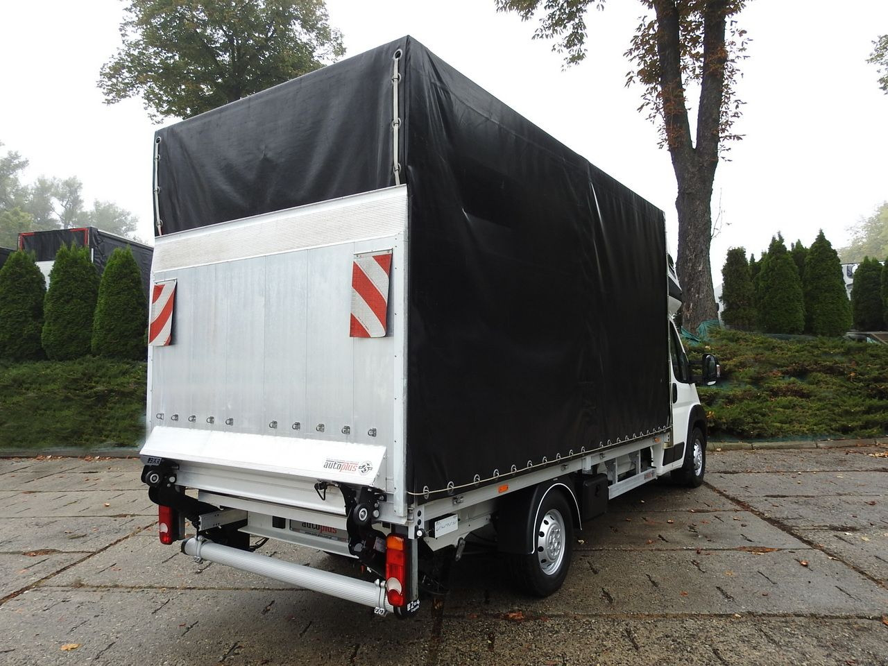 PEUGEOT BOXER TARPAULIN LIFT 8 PALLETS WEBASTO LED LIGHTS AIR CONDITIONING 165HP - Véhicule utilitaire plateau baché: photos 3 PEUGEOT BOXER TARPAULIN LIFT 8 PALLETS WEBASTO LED LIGHTS AIR CONDITIONING 165HP - Véhicule utilitaire plateau baché: photos 3