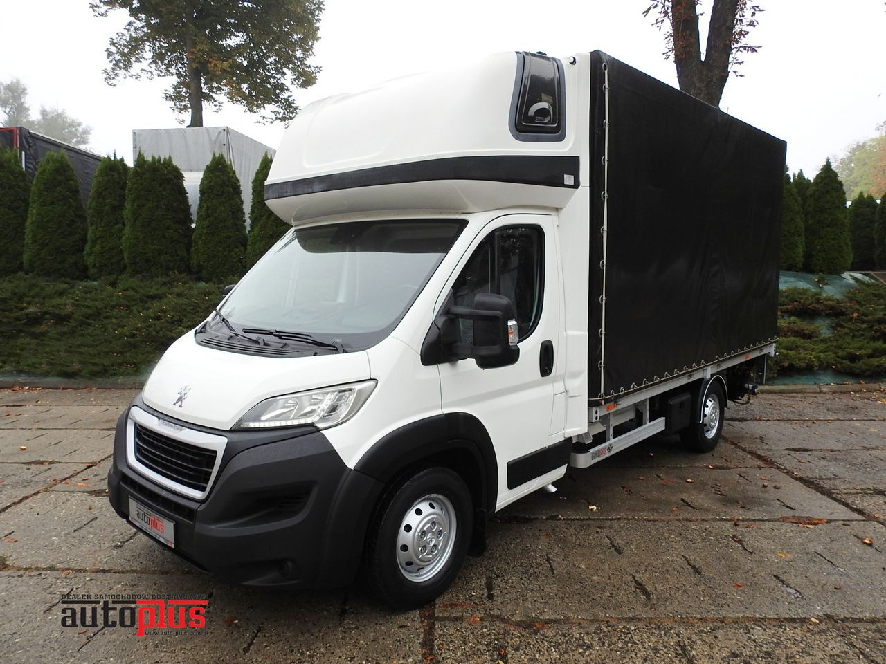 PEUGEOT BOXER TARPAULIN LIFT 8 PALLETS WEBASTO LED LIGHTS AIR CONDITIONING 165HP - Véhicule utilitaire plateau baché: photos 1 PEUGEOT BOXER TARPAULIN LIFT 8 PALLETS WEBASTO LED LIGHTS AIR CONDITIONING 165HP - Véhicule utilitaire plateau baché: photos 1