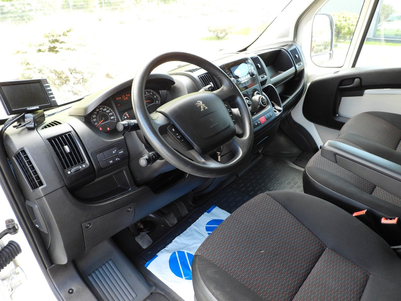Peugeot BOXER KOFFER 8 PALETTEN TEMPOMAT KLIMAANLAGE Peugeot BOXER KOFFER 8 PALETTEN TEMPOMAT KLIMAANLAGE - Fourgon: photos 2 Peugeot BOXER KOFFER 8 PALETTEN TEMPOMAT KLIMAANLAGE Peugeot BOXER KOFFER 8 PALETTEN TEMPOMAT KLIMAANLAGE - Fourgon: photos 2