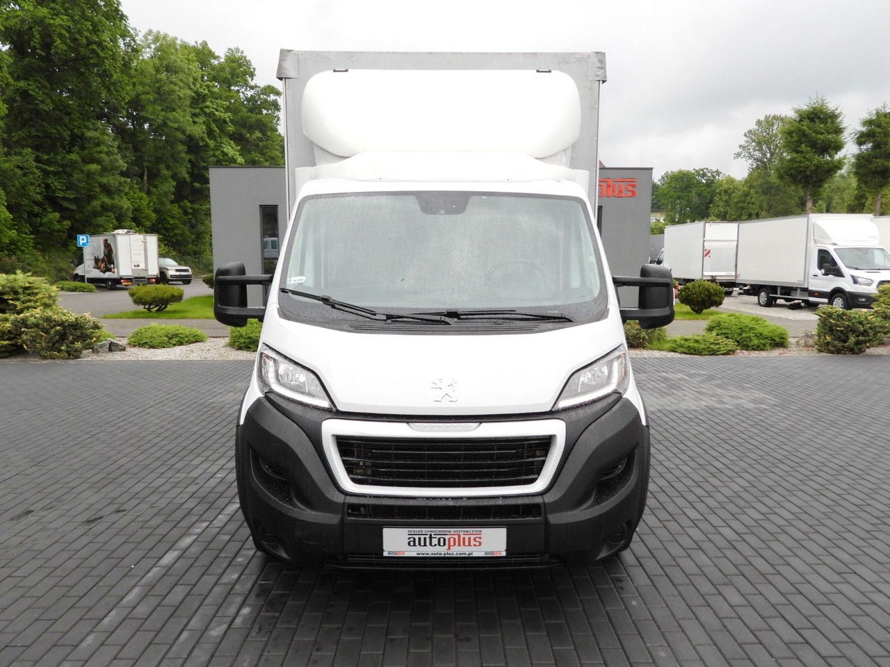 Peugeot BOXER PRITSCHE PLANE AUFZUG 8 PALETTEN TEMPOMAT - Véhicule utilitaire plateau baché: photos 5 Peugeot BOXER PRITSCHE PLANE AUFZUG 8 PALETTEN TEMPOMAT - Véhicule utilitaire plateau baché: photos 5