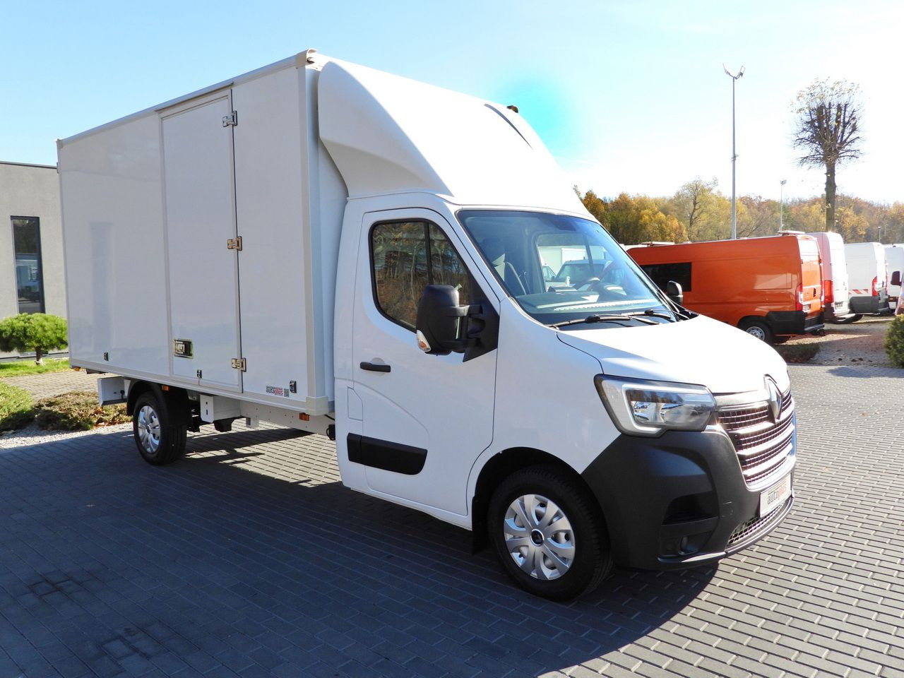 RENAULT MASTER BOX 8 PALLETS CRUISE CONTROL NAVIGATION LED LIGHTS AIR CONDITIONING 145HP - Fourgon: photos 4 RENAULT MASTER BOX 8 PALLETS CRUISE CONTROL NAVIGATION LED LIGHTS AIR CONDITIONING 145HP - Fourgon: photos 4