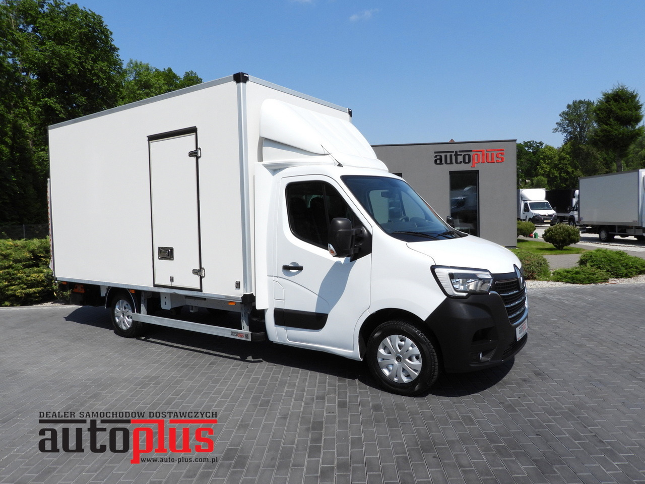 RENAULT MASTER BOX LIFT 8 PALLETS CRUISE CONTROL LED LIGHTS AIR CONDITIONING 165HP - Fourgon: photos 1 RENAULT MASTER BOX LIFT 8 PALLETS CRUISE CONTROL LED LIGHTS AIR CONDITIONING 165HP - Fourgon: photos 1