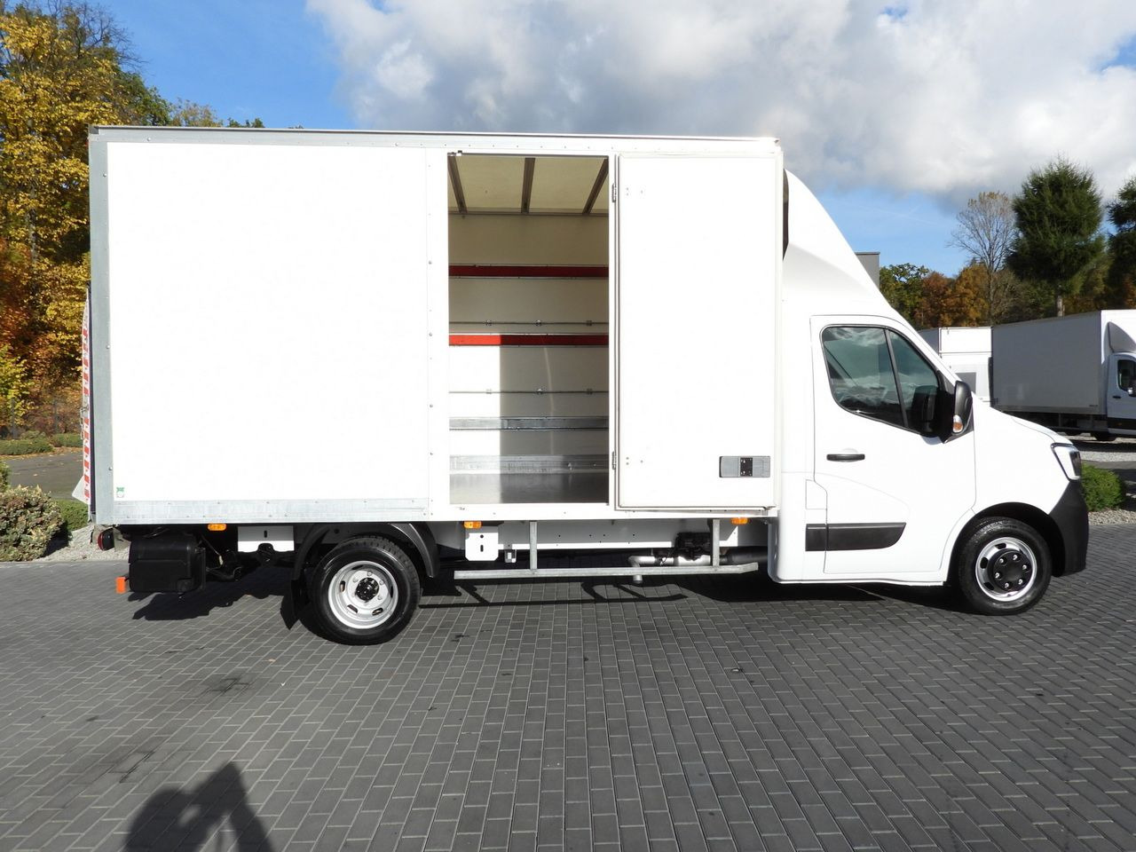 Fourgon RENAULT MASTER BOX LIFT 8 PALLETS CRUISE CONTROL LED LIGHTS TWIN WHEELS AIR CONDITIONING 145HP: photos 8 Fourgon RENAULT MASTER BOX LIFT 8 PALLETS CRUISE CONTROL LED LIGHTS TWIN WHEELS AIR CONDITIONING 145HP: photos 8