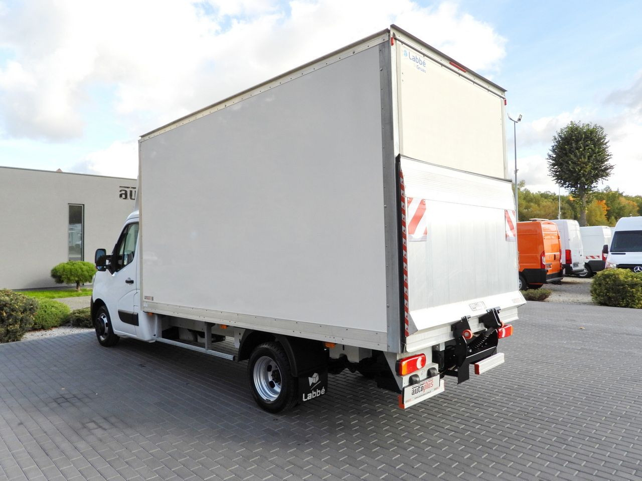 Fourgon RENAULT MASTER BOX LIFT 8 PALLETS CRUISE CONTROL LED LIGHTS TWIN WHEELS AIR CONDITIONING 145HP: photos 10 Fourgon RENAULT MASTER BOX LIFT 8 PALLETS CRUISE CONTROL LED LIGHTS TWIN WHEELS AIR CONDITIONING 145HP: photos 10