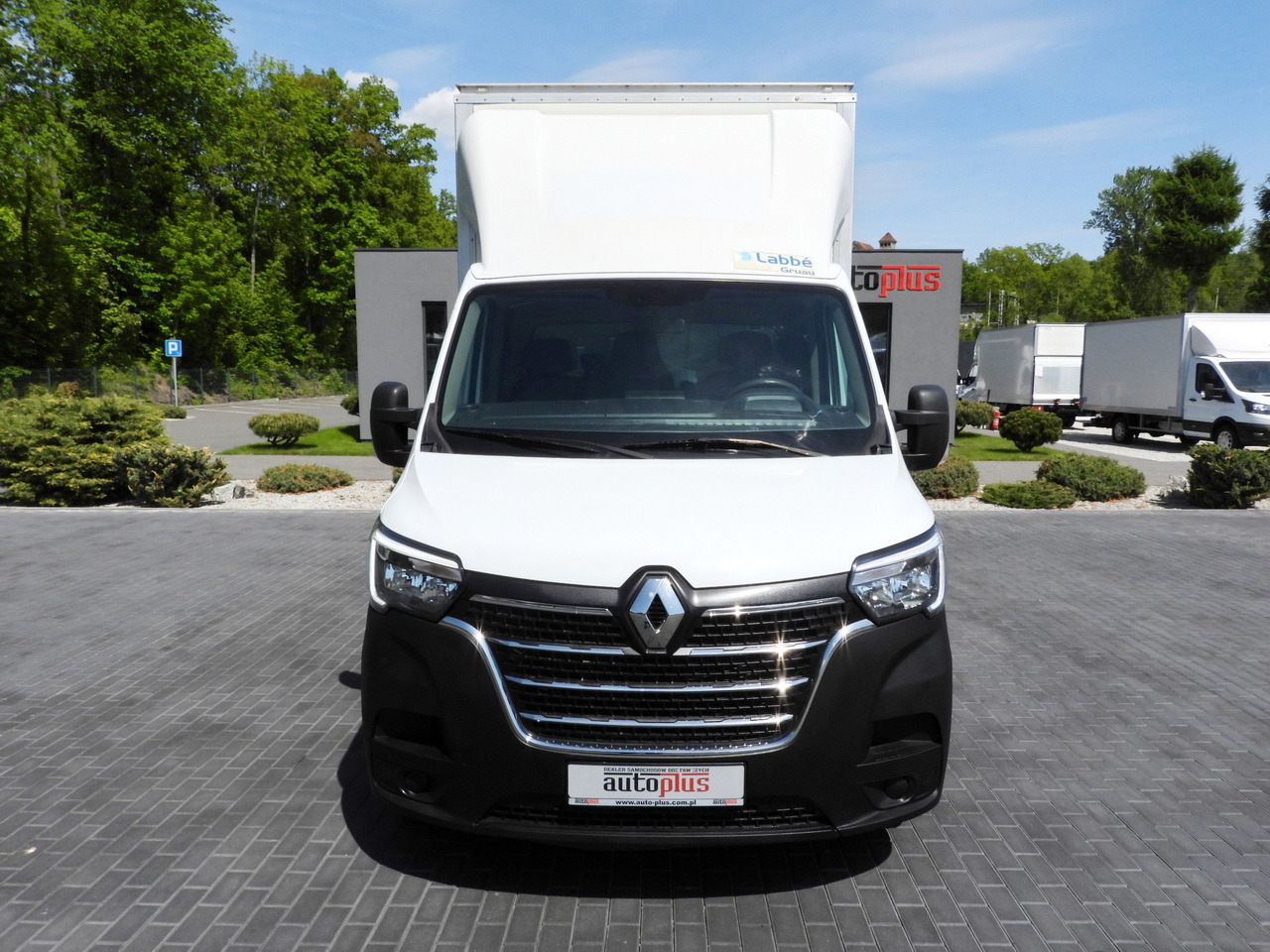 RENAULT MASTER BOX LIFT 8 PALLETS CRUISE CONTROL NAVIGATION LED LIGHTS TWIN WHEELS AIR CONDITIONING 145HP - Fourgon: photos 5 RENAULT MASTER BOX LIFT 8 PALLETS CRUISE CONTROL NAVIGATION LED LIGHTS TWIN WHEELS AIR CONDITIONING 145HP - Fourgon: photos 5