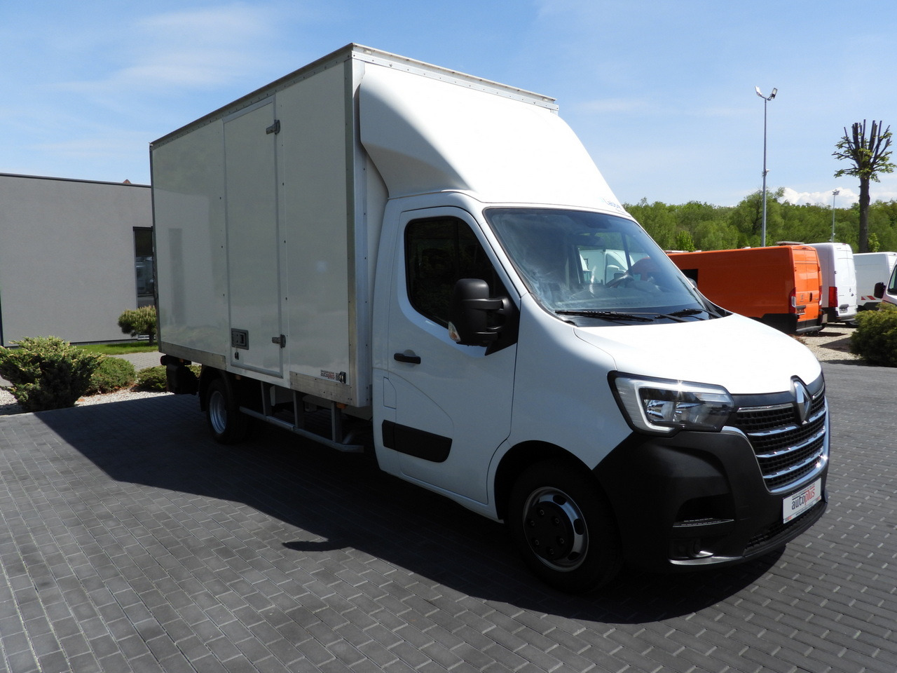 RENAULT MASTER BOX LIFT 8 PALLETS CRUISE CONTROL NAVIGATION LED LIGHTS TWIN WHEELS AIR CONDITIONING 145HP - Fourgon: photos 4 RENAULT MASTER BOX LIFT 8 PALLETS CRUISE CONTROL NAVIGATION LED LIGHTS TWIN WHEELS AIR CONDITIONING 145HP - Fourgon: photos 4