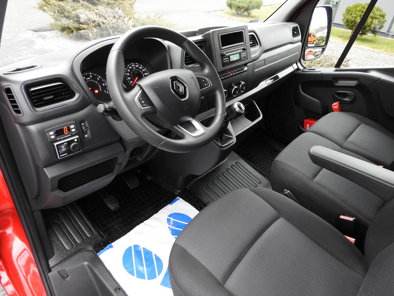 RENAULT MASTER REFRIGERATOR VAN 1*C CRUISE CONTROL AIR CONDITIONING LED LIGHTS 135HP - Véhicule utilitaire frigorifique: photos 2 RENAULT MASTER REFRIGERATOR VAN 1*C CRUISE CONTROL AIR CONDITIONING LED LIGHTS 135HP - Véhicule utilitaire frigorifique: photos 2