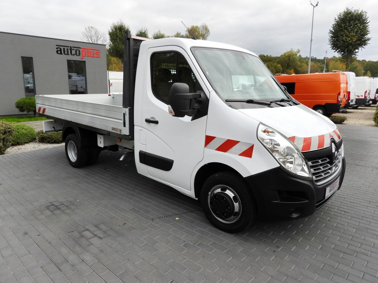 RENAULT MASTER STAKE BODY CRUISE CONTROL NAVIGATION TWIN WHEELS AIR CONDITIONING 130HP - Fourgon plateau: photos 4 RENAULT MASTER STAKE BODY CRUISE CONTROL NAVIGATION TWIN WHEELS AIR CONDITIONING 130HP - Fourgon plateau: photos 4