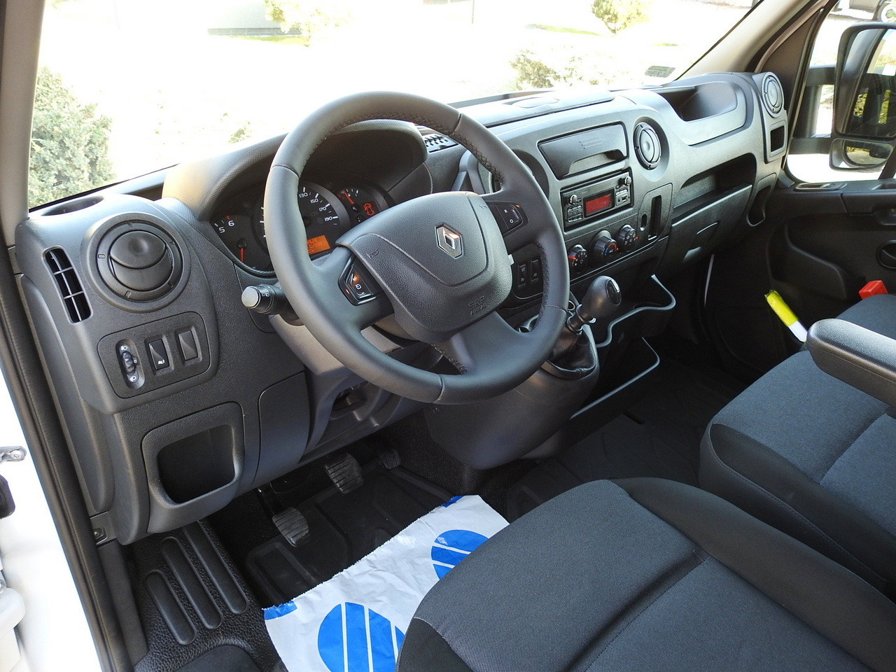 RENAULT MASTER TARPAULIN 10 PALLETS CRUISE CONTROL AIR CONDITIONING PNEUMATICS 170HP - Véhicule utilitaire plateau baché: photos 2 RENAULT MASTER TARPAULIN 10 PALLETS CRUISE CONTROL AIR CONDITIONING PNEUMATICS 170HP - Véhicule utilitaire plateau baché: photos 2