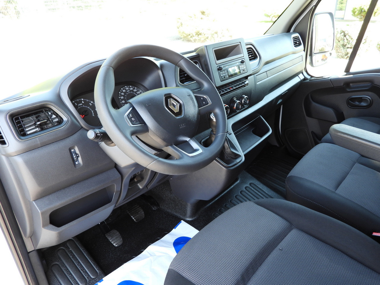 RENAULT MASTER TARPAULIN 10 PALLETS WEBASTO CRUISE CONTROL LED LIGHTS AIR CONDITIONING  165HP - Véhicule utilitaire plateau baché: photos 2 RENAULT MASTER TARPAULIN 10 PALLETS WEBASTO CRUISE CONTROL LED LIGHTS AIR CONDITIONING  165HP - Véhicule utilitaire plateau baché: photos 2