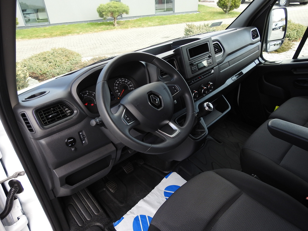 RENAULT MASTER  TARPAULIN 10 PALLETS WEBASTO CRUISE CONTROL LED LIGHTS PNEUMATICS AIR CONDITIONING  165HP - Véhicule utilitaire plateau baché: photos 2 RENAULT MASTER  TARPAULIN 10 PALLETS WEBASTO CRUISE CONTROL LED LIGHTS PNEUMATICS AIR CONDITIONING  165HP - Véhicule utilitaire plateau baché: photos 2