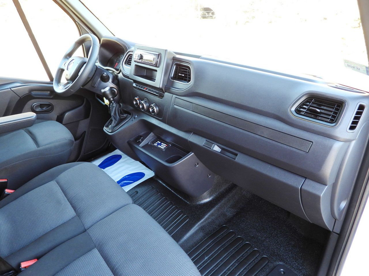 Véhicule utilitaire plateau baché RENAULT MASTER TARPAULIN 10 PALLETS WEBASTO CRUISE CONTROL LED LIGHTS PNEUMATICS AIR CONDITIONING 165HP: photos 39 Véhicule utilitaire plateau baché RENAULT MASTER TARPAULIN 10 PALLETS WEBASTO CRUISE CONTROL LED LIGHTS PNEUMATICS AIR CONDITIONING 165HP: photos 39