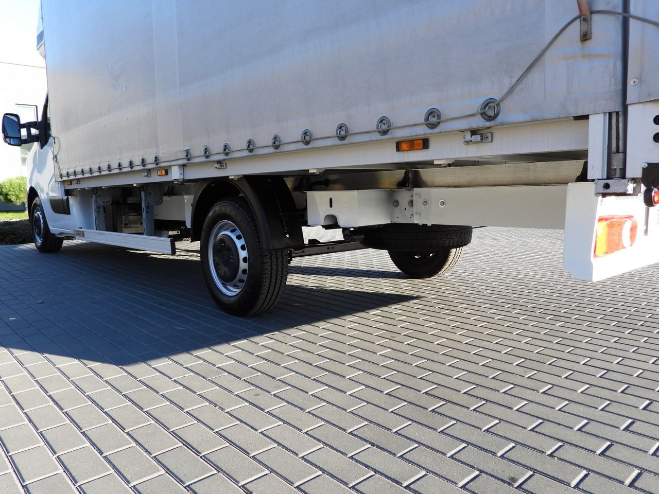 Véhicule utilitaire plateau baché RENAULT MASTER TARPAULIN 10 PALLETS WEBASTO CRUISE CONTROL LED LIGHTS PNEUMATICS AIR CONDITIONING 165HP: photos 16 Véhicule utilitaire plateau baché RENAULT MASTER TARPAULIN 10 PALLETS WEBASTO CRUISE CONTROL LED LIGHTS PNEUMATICS AIR CONDITIONING 165HP: photos 16