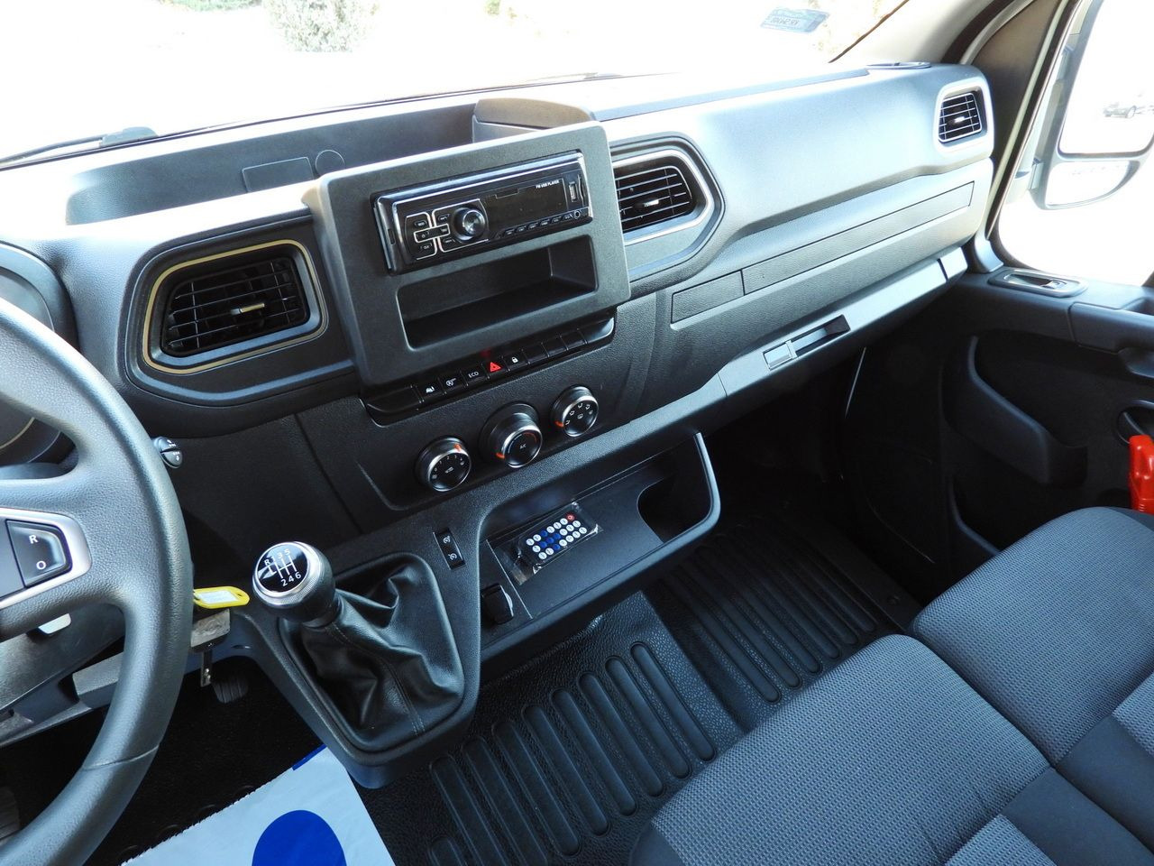 Véhicule utilitaire plateau baché RENAULT MASTER TARPAULIN 10 PALLETS WEBASTO CRUISE CONTROL LED LIGHTS PNEUMATICS AIR CONDITIONING 165HP: photos 34 Véhicule utilitaire plateau baché RENAULT MASTER TARPAULIN 10 PALLETS WEBASTO CRUISE CONTROL LED LIGHTS PNEUMATICS AIR CONDITIONING 165HP: photos 34