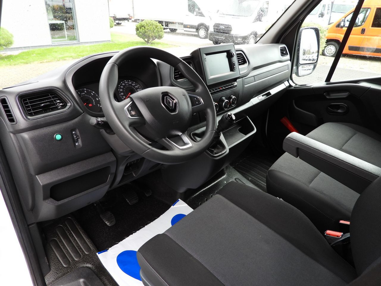 RENAULT MASTER TARPAULIN 10 PALLETS WEBASTO CRUISE CONTROL NAVIGATION LED LIGHTS TWIN WHEELS AIR CONDITIONING 165HP - Véhicule utilitaire plateau baché: photos 2 RENAULT MASTER TARPAULIN 10 PALLETS WEBASTO CRUISE CONTROL NAVIGATION LED LIGHTS TWIN WHEELS AIR CONDITIONING 165HP - Véhicule utilitaire plateau baché: photos 2