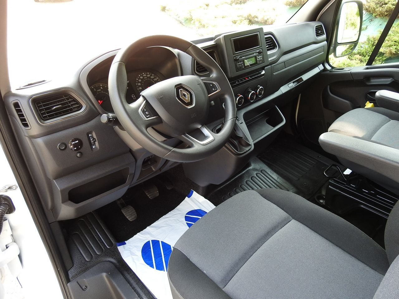RENAULT MASTER TARPAULIN 8 PALLETS WEBASTO CRUISE CONTROL LED LIGHTS PNEUMATICS 165HP - Véhicule utilitaire plateau baché: photos 2 RENAULT MASTER TARPAULIN 8 PALLETS WEBASTO CRUISE CONTROL LED LIGHTS PNEUMATICS 165HP - Véhicule utilitaire plateau baché: photos 2