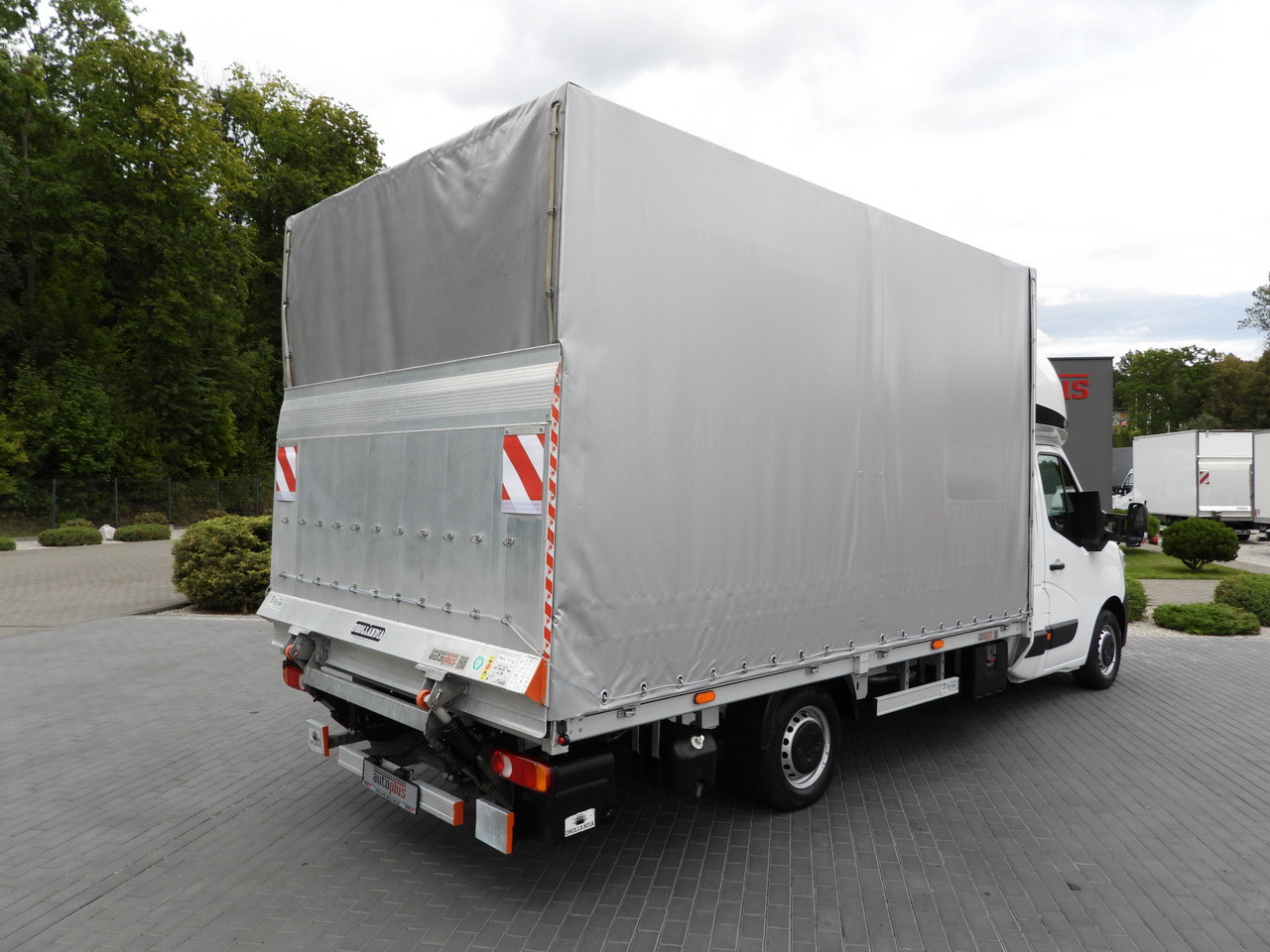 RENAULT MASTER TARPAULIN LIFT 10 PALLETS WEBASTO CRUISE CONTROL LED LIGHTS AIR CONDITIONING  165HP - Véhicule utilitaire plateau baché: photos 3 RENAULT MASTER TARPAULIN LIFT 10 PALLETS WEBASTO CRUISE CONTROL LED LIGHTS AIR CONDITIONING  165HP - Véhicule utilitaire plateau baché: photos 3