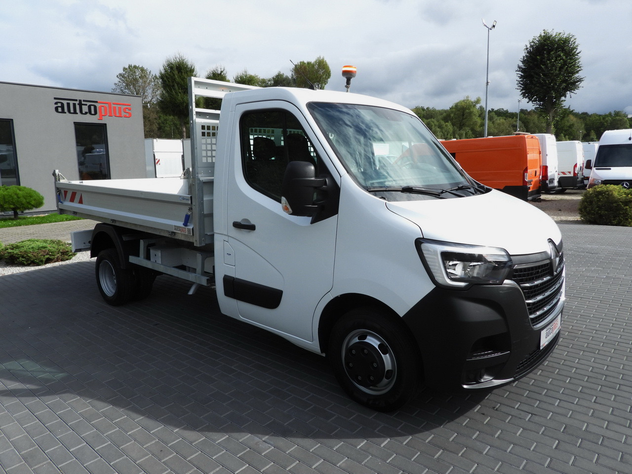 RENAULT MASTER TIPPER CRUISE CONTROL LED LIGHTS TWIN WHEELS AIR CONDITIONING 130HP - Véhicule utilitaire benne: photos 5 RENAULT MASTER TIPPER CRUISE CONTROL LED LIGHTS TWIN WHEELS AIR CONDITIONING 130HP - Véhicule utilitaire benne: photos 5