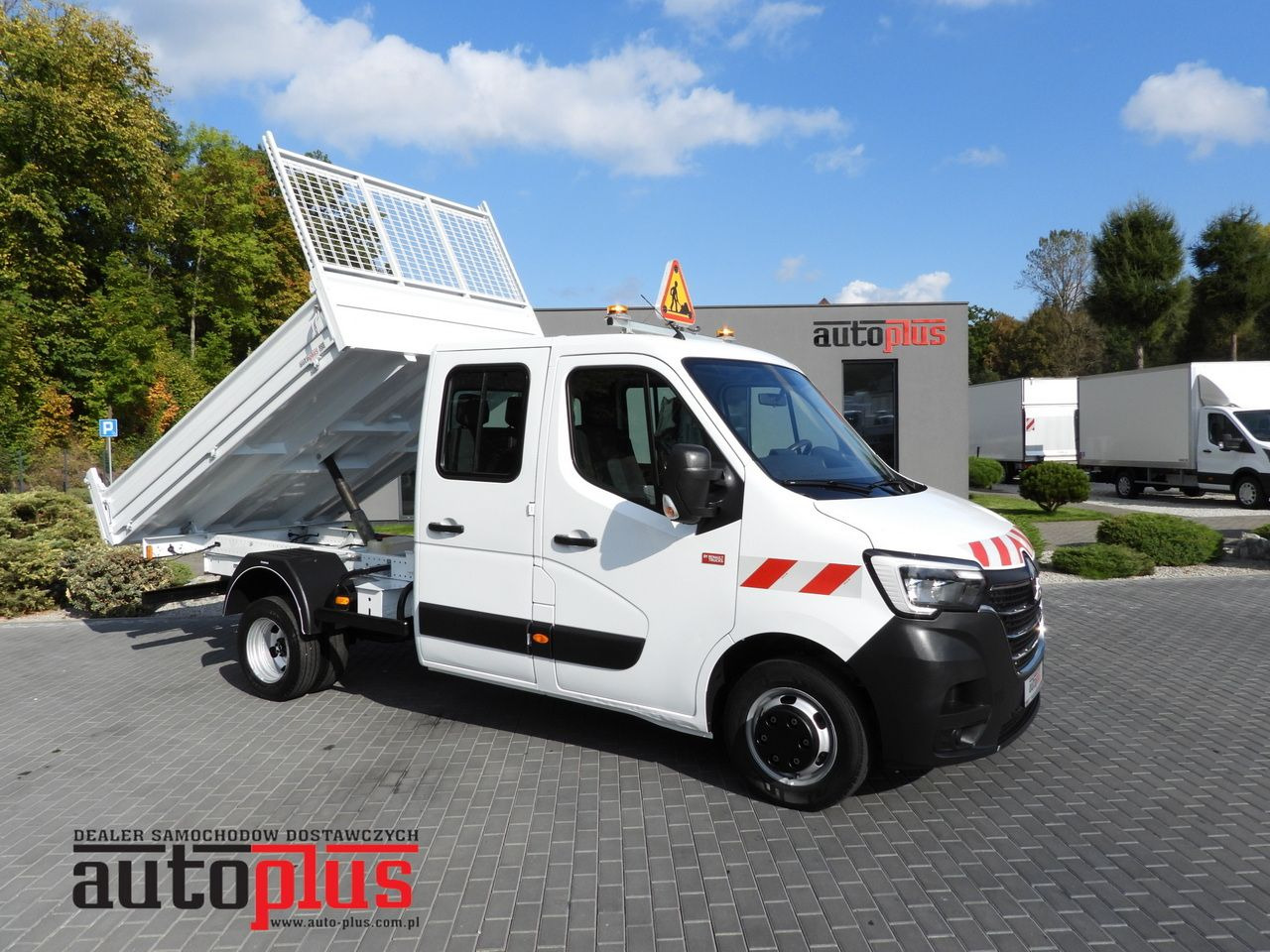 RENAULT MASTER TIPPER DOUBLE CABIN DOKA 6 SEATS CRUISE CONTROL LED LIGHTS TWIN WHEELS AIR CONDITIONING 165HP - Véhicule utilitaire benne: photos 1 RENAULT MASTER TIPPER DOUBLE CABIN DOKA 6 SEATS CRUISE CONTROL LED LIGHTS TWIN WHEELS AIR CONDITIONING 165HP - Véhicule utilitaire benne: photos 1