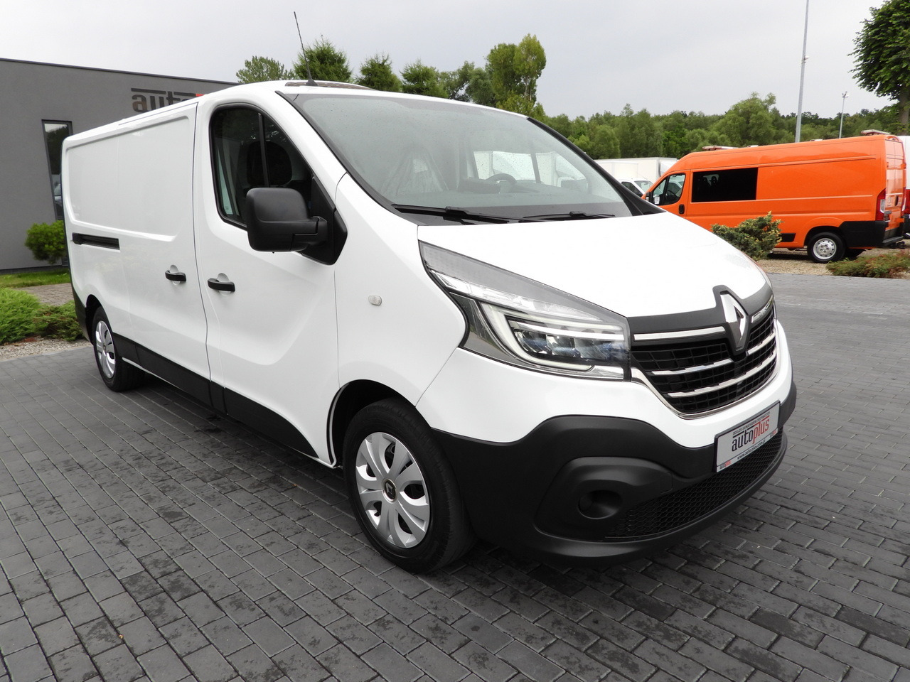 RENAULT TRAFIC REFRIGERATOR VAN -5*C POWER SUPPLY 230V CRUISE CONTROL LED LIGHTS AIR CONDITIONING 120HP - Véhicule utilitaire frigorifique: photos 4 RENAULT TRAFIC REFRIGERATOR VAN -5*C POWER SUPPLY 230V CRUISE CONTROL LED LIGHTS AIR CONDITIONING 120HP - Véhicule utilitaire frigorifique: photos 4