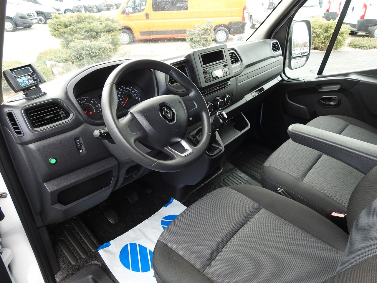 Renault MASTER KÜHLKOFFER 0*C LED LICHTER KLIMAANLAGE - Véhicule utilitaire frigorifique: photos 2 Renault MASTER KÜHLKOFFER 0*C LED LICHTER KLIMAANLAGE - Véhicule utilitaire frigorifique: photos 2