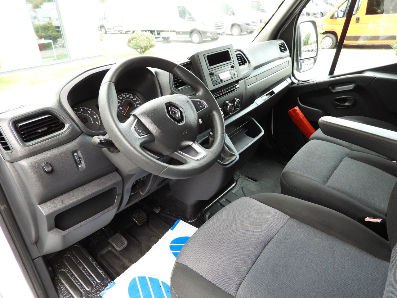Renault MASTER PRITSCHE PLANE 10 PALETTEN TEMPOMAT - Véhicule utilitaire plateau baché: photos 2 Renault MASTER PRITSCHE PLANE 10 PALETTEN TEMPOMAT - Véhicule utilitaire plateau baché: photos 2