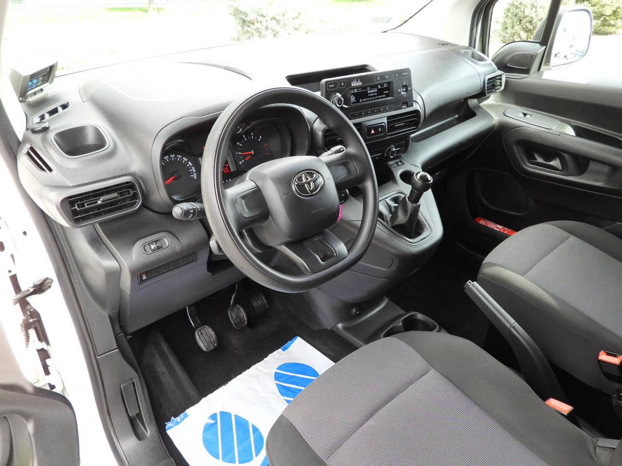 TOYOTA PROACE CITY REFRIGERATOR VAN -15*C POWER SUPPLY 230V CRUISE CONTROL AIR CONDITIONING 100HP - Véhicule utilitaire frigorifique: photos 2 TOYOTA PROACE CITY REFRIGERATOR VAN -15*C POWER SUPPLY 230V CRUISE CONTROL AIR CONDITIONING 100HP - Véhicule utilitaire frigorifique: photos 2