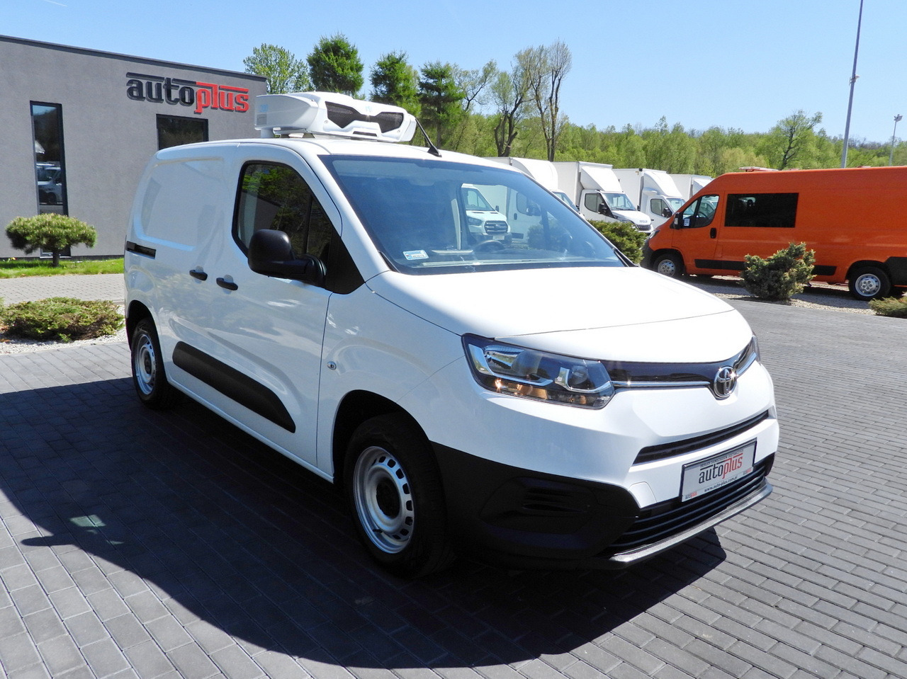 TOYOTA PROACE CITY REFRIGERATOR VAN -15*C POWER SUPPLY 230V CRUISE CONTROL AIR CONDITIONING 100HP - Véhicule utilitaire frigorifique: photos 4 TOYOTA PROACE CITY REFRIGERATOR VAN -15*C POWER SUPPLY 230V CRUISE CONTROL AIR CONDITIONING 100HP - Véhicule utilitaire frigorifique: photos 4