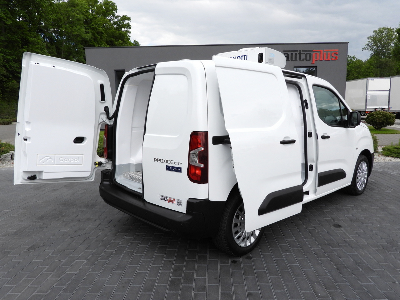 TOYOTA PROACE CITY REFRIGERATOR VAN -15*C POWER SUPPLY 230V CRUISE CONTROL AIR CONDITIONING 100HP - Véhicule utilitaire frigorifique: photos 3 TOYOTA PROACE CITY REFRIGERATOR VAN -15*C POWER SUPPLY 230V CRUISE CONTROL AIR CONDITIONING 100HP - Véhicule utilitaire frigorifique: photos 3
