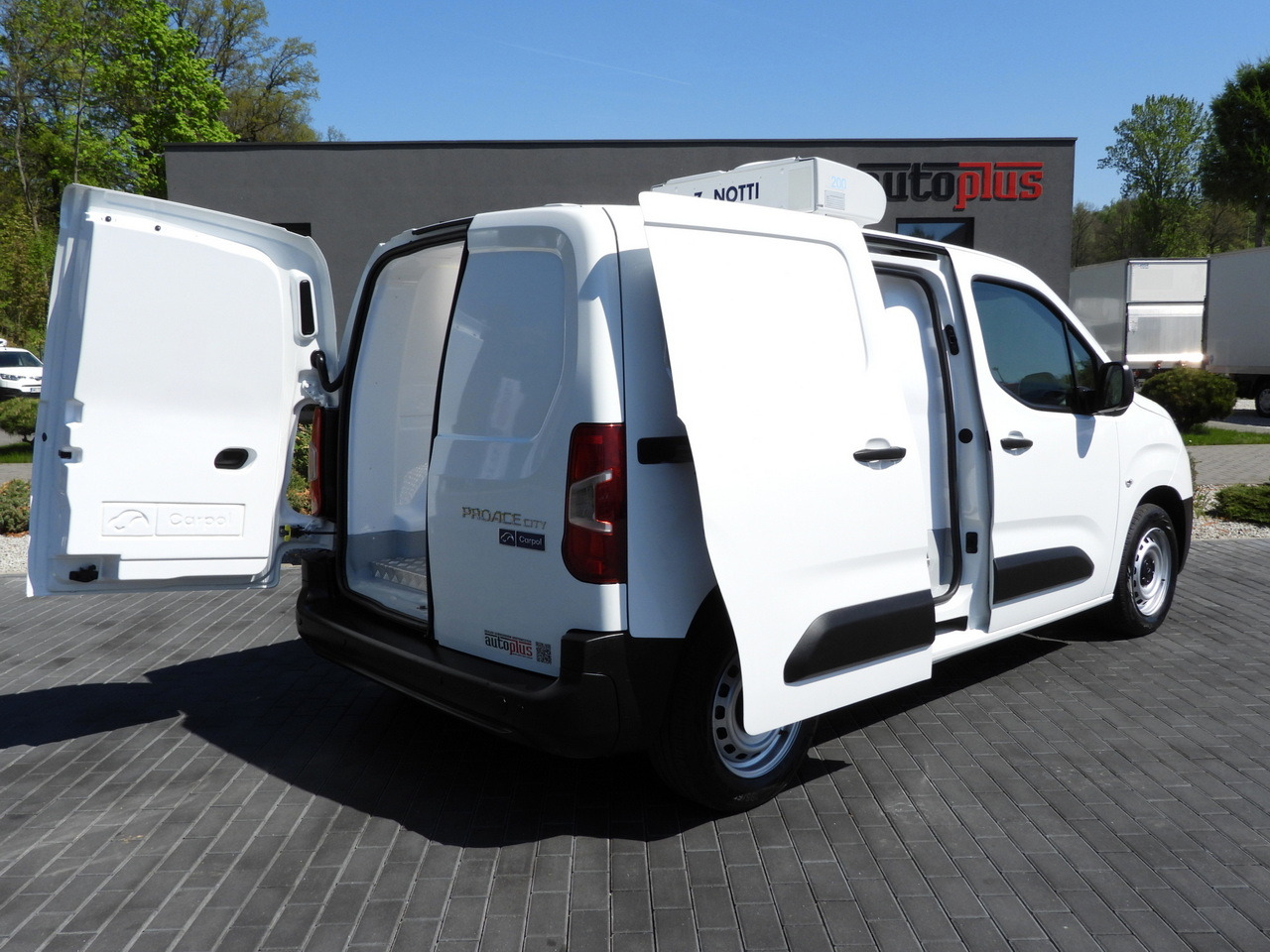 TOYOTA PROACE CITY REFRIGERATOR VAN -15*C POWER SUPPLY 230V CRUISE CONTROL AIR CONDITIONING 100HP - Véhicule utilitaire frigorifique: photos 3 TOYOTA PROACE CITY REFRIGERATOR VAN -15*C POWER SUPPLY 230V CRUISE CONTROL AIR CONDITIONING 100HP - Véhicule utilitaire frigorifique: photos 3