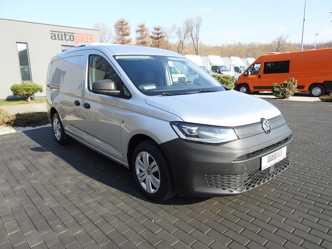 VOLKSWAGEN CADDY REFRIGERATOR VAN -20*C HEATING FUNCTION POWER SUPPLY 230V CRUISE CONTROL LED LIGHTS AIR CONDITIONING 100HP - Véhicule utilitaire frigorifique: photos 4 VOLKSWAGEN CADDY REFRIGERATOR VAN -20*C HEATING FUNCTION POWER SUPPLY 230V CRUISE CONTROL LED LIGHTS AIR CONDITIONING 100HP - Véhicule utilitaire frigorifique: photos 4