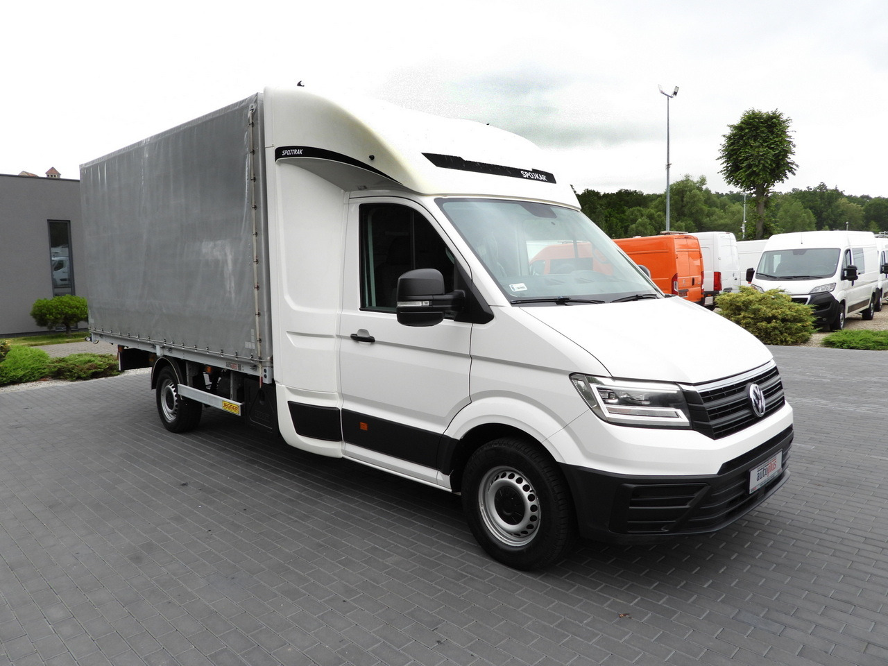 VOLKSWAGEN CRAFTER TARPAULIN 8 PALLETS WEBASTO CRUISE CONTROL LED LIGHTS AIR CONDITIONING 180HP - Véhicule utilitaire plateau baché: photos 4 VOLKSWAGEN CRAFTER TARPAULIN 8 PALLETS WEBASTO CRUISE CONTROL LED LIGHTS AIR CONDITIONING 180HP - Véhicule utilitaire plateau baché: photos 4