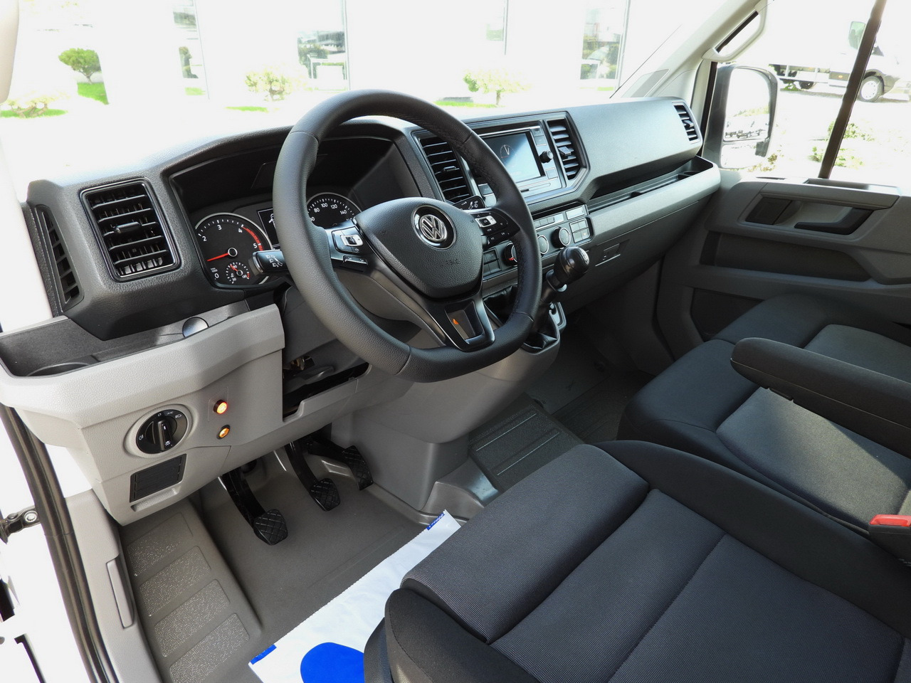 VOLKSWAGEN CRAFTER TARPAULIN LIFT 8 PALLETS CRUISE CONTROL LED LIGHTS TWIN WHEELS AIR CONDITIONING 180HP - Véhicule utilitaire plateau baché: photos 2 VOLKSWAGEN CRAFTER TARPAULIN LIFT 8 PALLETS CRUISE CONTROL LED LIGHTS TWIN WHEELS AIR CONDITIONING 180HP - Véhicule utilitaire plateau baché: photos 2