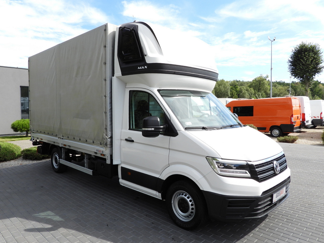 VOLKSWAGEN CRAFTER TARPAULIN LIFT 8 PALLETS WEBASTO CRUISE CONTROL LED LIGHTS AIR CONDITIONING 180HP - Véhicule utilitaire plateau baché: photos 4 VOLKSWAGEN CRAFTER TARPAULIN LIFT 8 PALLETS WEBASTO CRUISE CONTROL LED LIGHTS AIR CONDITIONING 180HP - Véhicule utilitaire plateau baché: photos 4