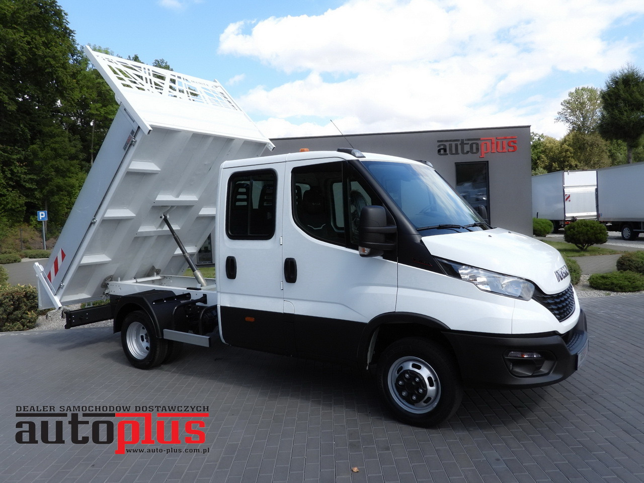 IVECO DAILY 35C16 TIPPER DOUBLE CABIN DOKA 6 SEATS CRUISE CONTROL NAVIGATION TWIN WHEELS AIR CONDITIONING 160HP - Véhicule utilitaire: photos 1 IVECO DAILY 35C16 TIPPER DOUBLE CABIN DOKA 6 SEATS CRUISE CONTROL NAVIGATION TWIN WHEELS AIR CONDITIONING 160HP - Véhicule utilitaire: photos 1