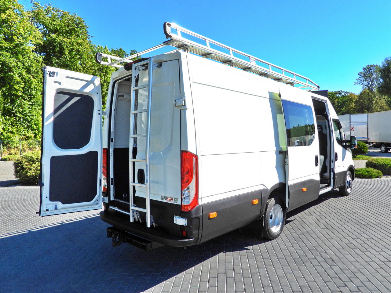 IVECO DAILY 35C17 BOX DELIVERY VAN 6 SEATS CRUISE CONTROL TWIN WHEELS AIR CONDITIONING 170HP - Véhicule utilitaire: photos 3 IVECO DAILY 35C17 BOX DELIVERY VAN 6 SEATS CRUISE CONTROL TWIN WHEELS AIR CONDITIONING 170HP - Véhicule utilitaire: photos 3