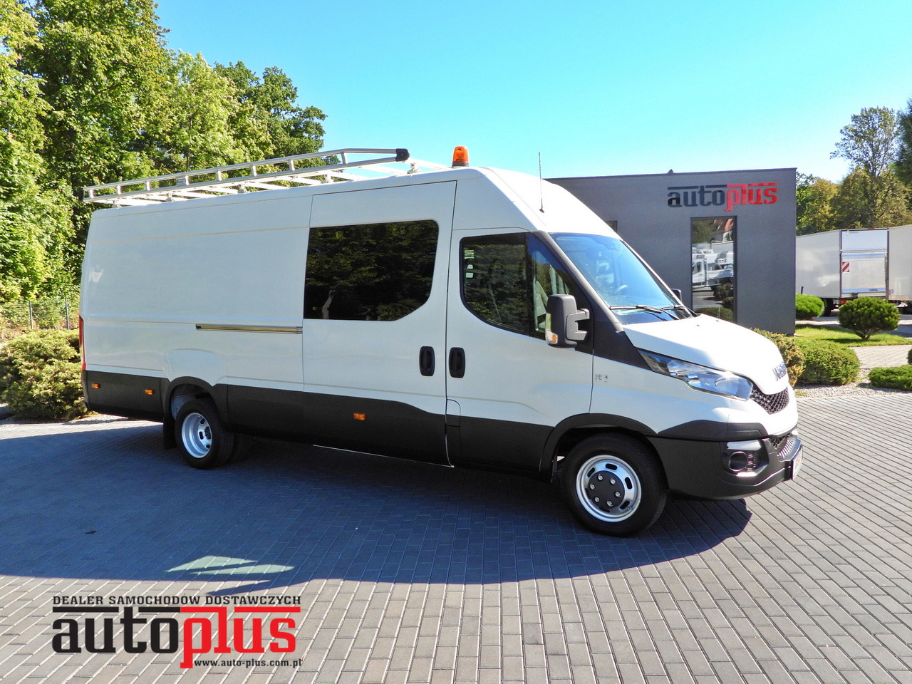 IVECO DAILY 35C17 BOX DELIVERY VAN 6 SEATS CRUISE CONTROL TWIN WHEELS AIR CONDITIONING 170HP - Véhicule utilitaire: photos 1 IVECO DAILY 35C17 BOX DELIVERY VAN 6 SEATS CRUISE CONTROL TWIN WHEELS AIR CONDITIONING 170HP - Véhicule utilitaire: photos 1