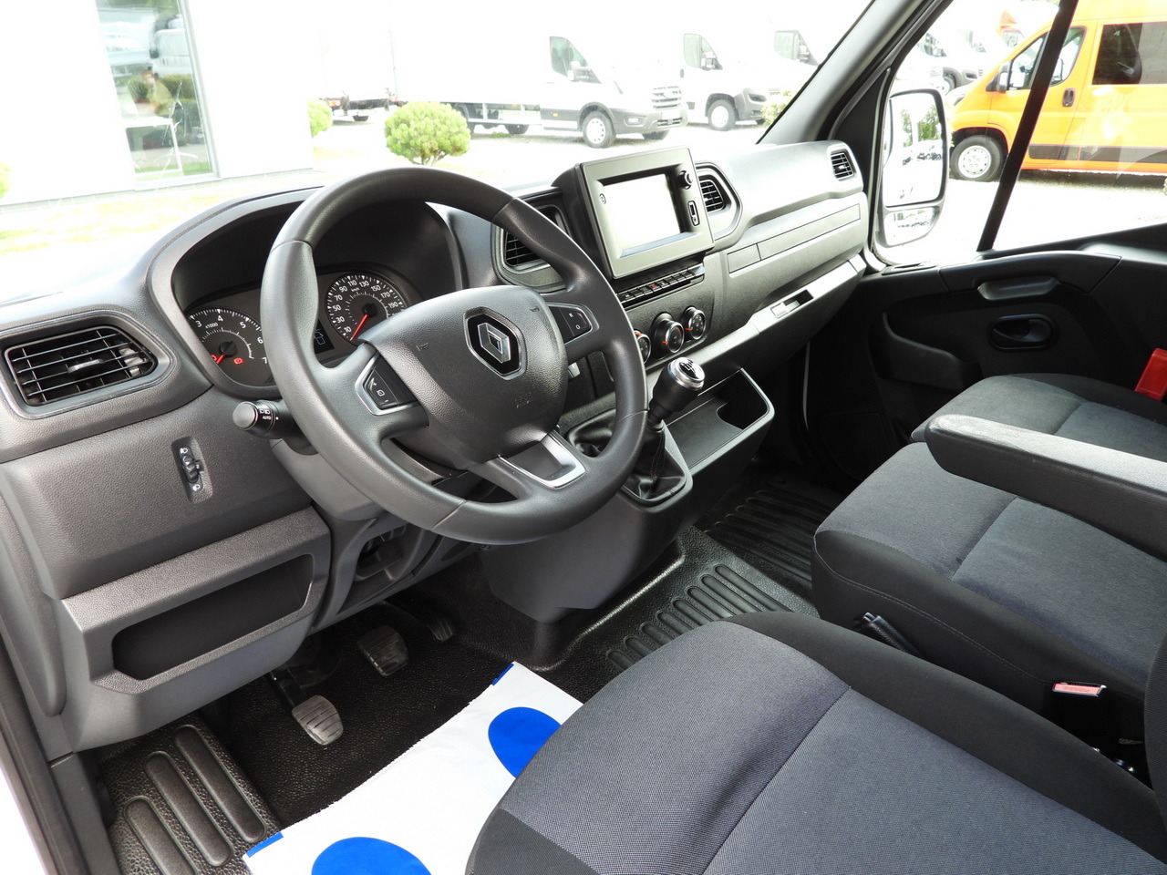 RENAULT MASTER BOX DELIVERY VAN 7 SEATS CRUISE CONTROL NAVIGATION LED LIGHTS AIR CONDITIONING 135HP - Véhicule utilitaire: photos 2 RENAULT MASTER BOX DELIVERY VAN 7 SEATS CRUISE CONTROL NAVIGATION LED LIGHTS AIR CONDITIONING 135HP - Véhicule utilitaire: photos 2