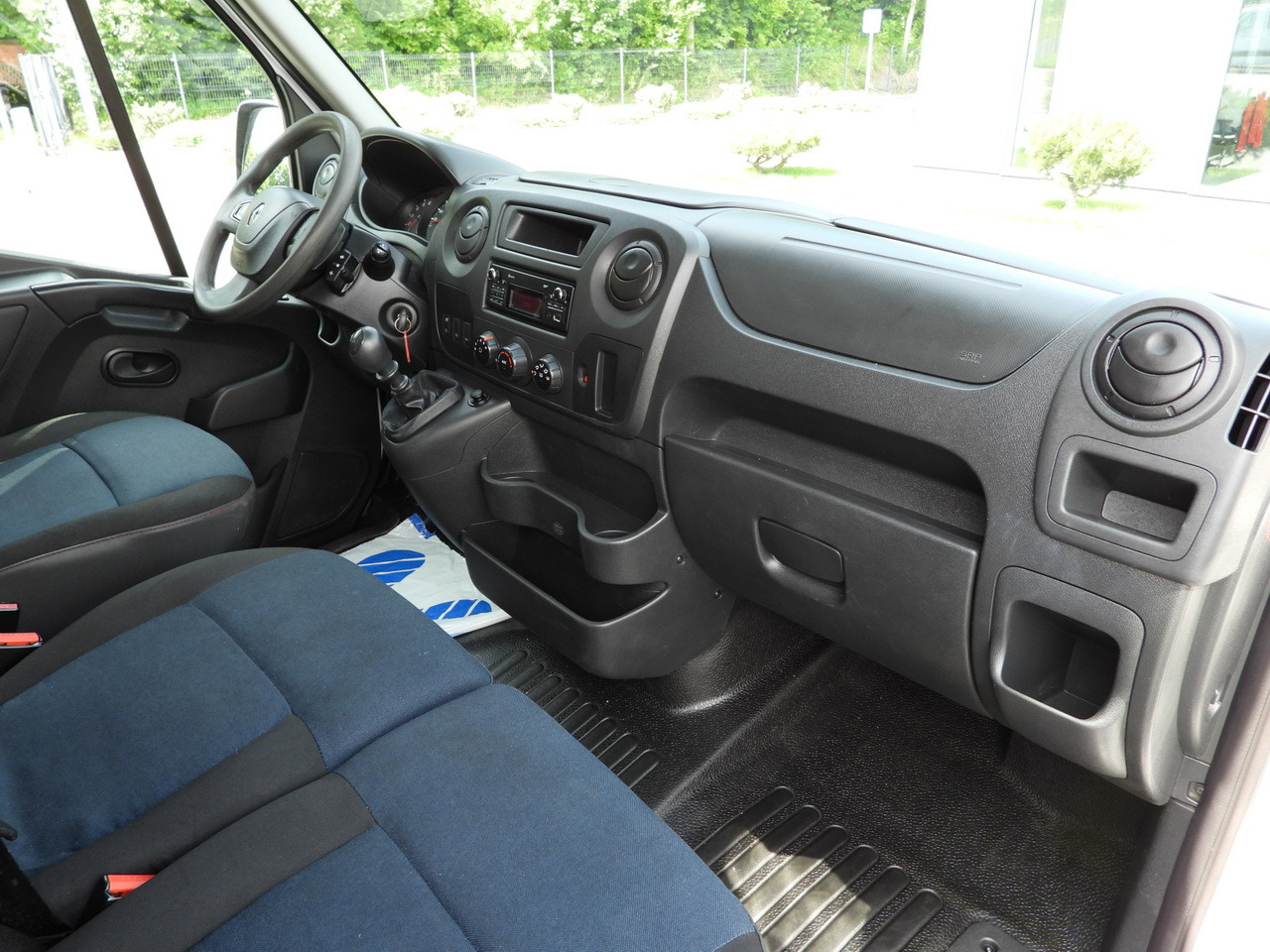 Véhicule utilitaire RENAULT MASTER BOX DELIVERY VAN 7 SEATS CRUISE CONTROL TWIN WHEELS AIR CONDITIONING  145HP: photos 32