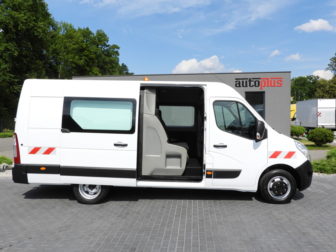 Véhicule utilitaire RENAULT MASTER BOX DELIVERY VAN 7 SEATS CRUISE CONTROL TWIN WHEELS AIR CONDITIONING  145HP: photos 8