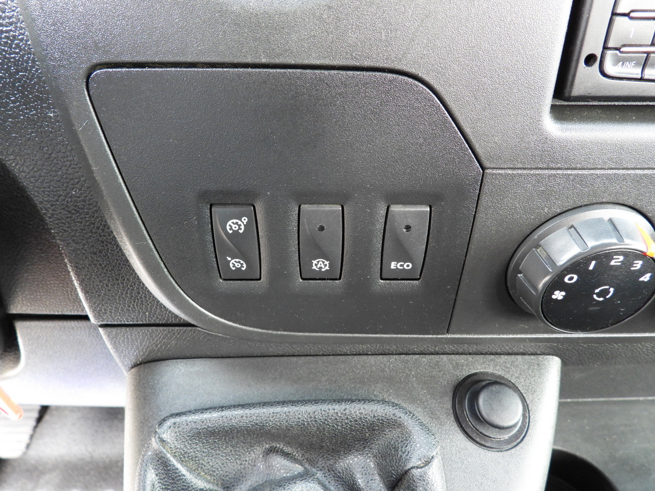 Véhicule utilitaire RENAULT MASTER BOX DELIVERY VAN 7 SEATS CRUISE CONTROL TWIN WHEELS AIR CONDITIONING  145HP: photos 29
