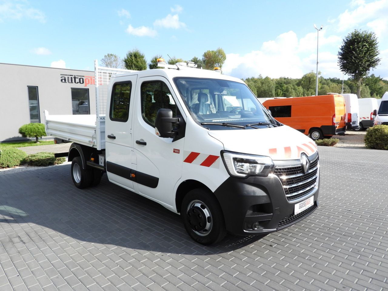 RENAULT MASTER TIPPER DOUBLE CABIN DOKA 6 SEATS CRUISE CONTROL LED LIGHTS TWIN WHEELS AIR CONDITIONING 165HP - Véhicule utilitaire: photos 4 RENAULT MASTER TIPPER DOUBLE CABIN DOKA 6 SEATS CRUISE CONTROL LED LIGHTS TWIN WHEELS AIR CONDITIONING 165HP - Véhicule utilitaire: photos 4