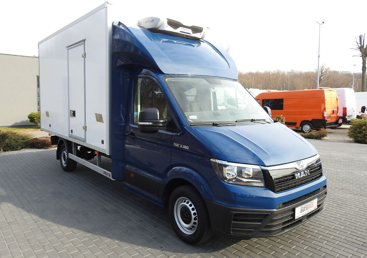 Volkswagen CRAFTER KÜHLKOFFER -5*C 8 PALETTEN HEIZFUNKTION - Véhicule utilitaire frigorifique: photos 4 Volkswagen CRAFTER KÜHLKOFFER -5*C 8 PALETTEN HEIZFUNKTION - Véhicule utilitaire frigorifique: photos 4